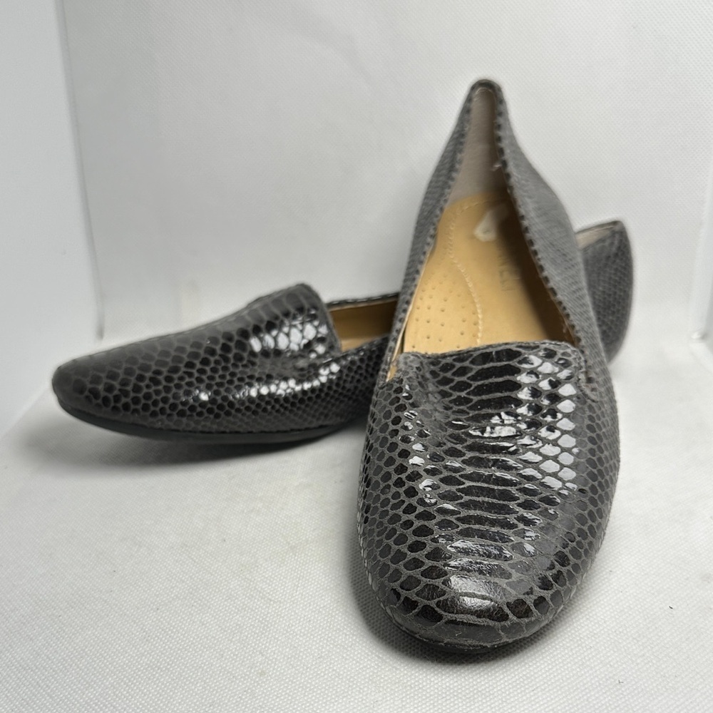Vaneli Gray Snakeskin Loafers Flats Leather Made in Italy Women’s 8